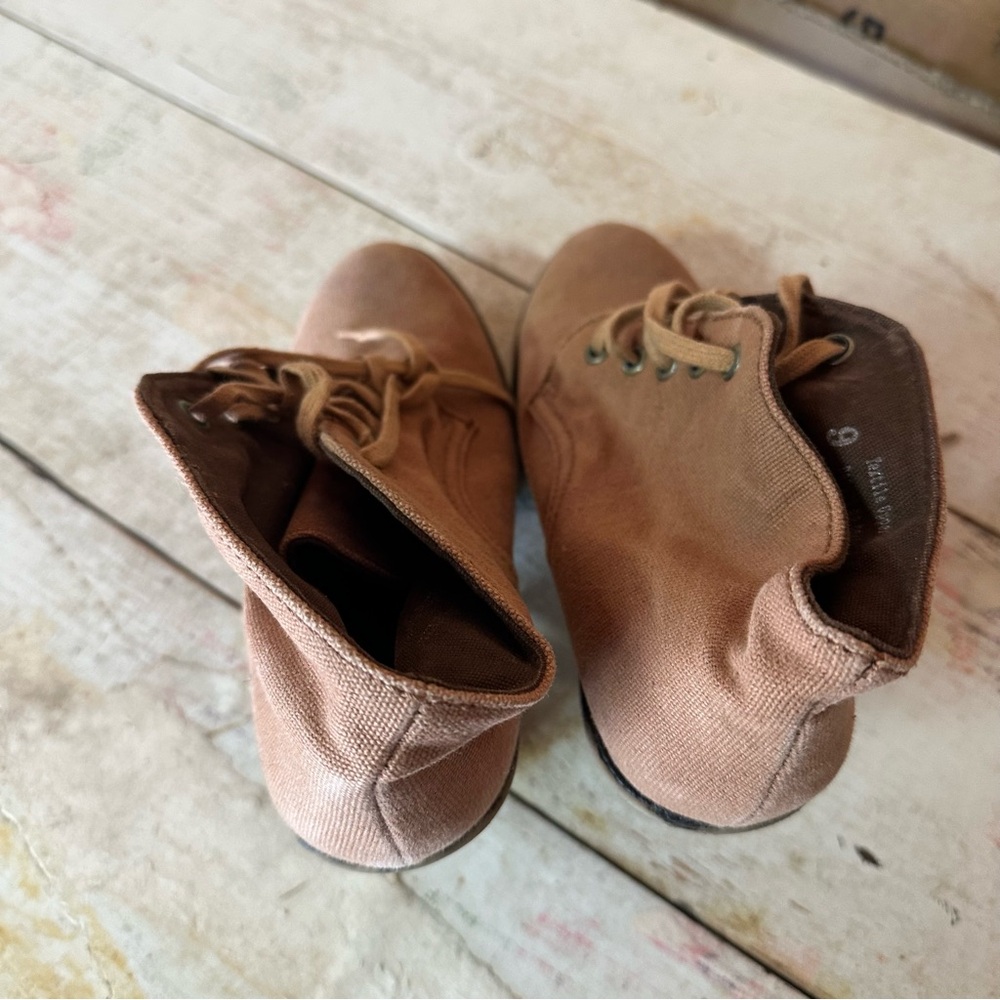 Stylish Brown Women's Heeled Boots - Picture 2 of 3